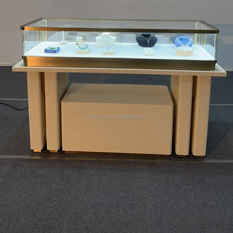 Wystawowa gablota na zegarki i – Luxury Watch Store recenzja i cena