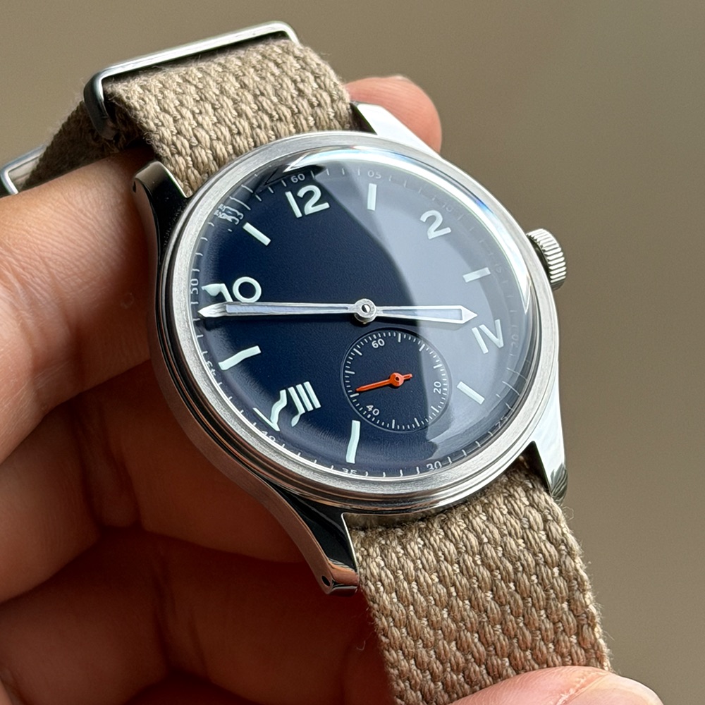 Kalifornijski niebieski elegan – Guilloché Dial Watch recenzja i cena