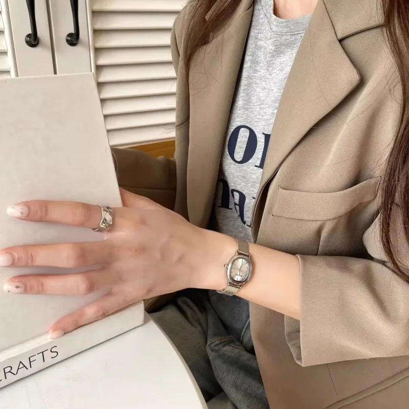 Mała owalna tarcza Zielony zeg – Luxury Watch Index recenzja i cena
