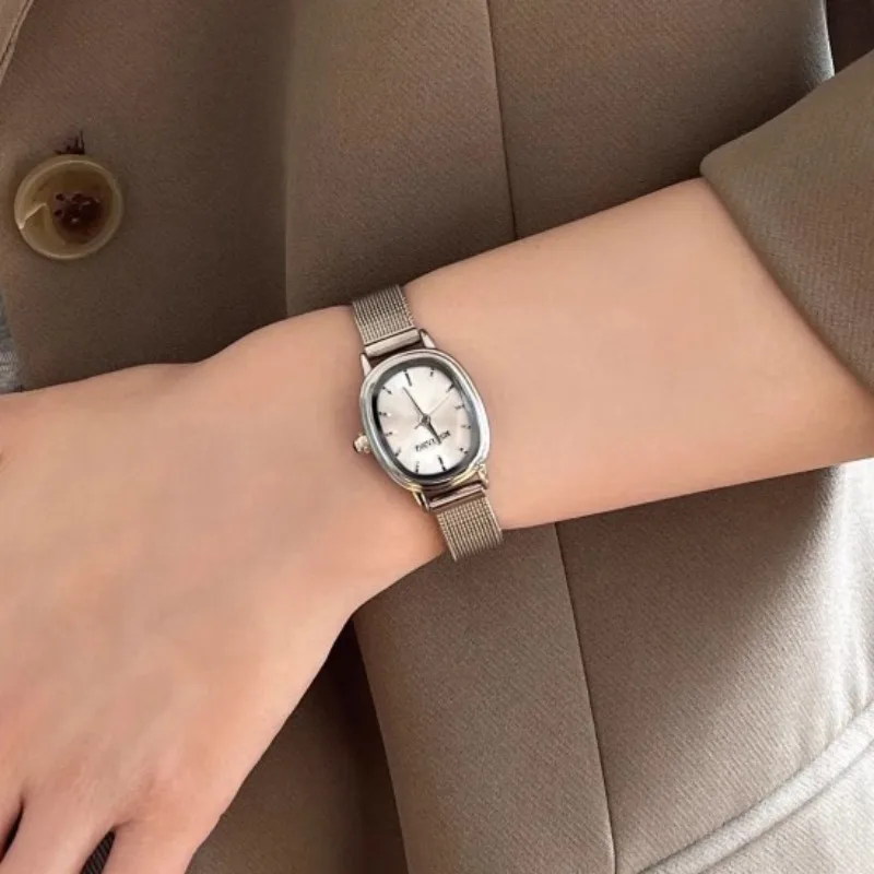 Mała owalna tarcza Zielony zeg – Luxury Watch Index recenzja i cena